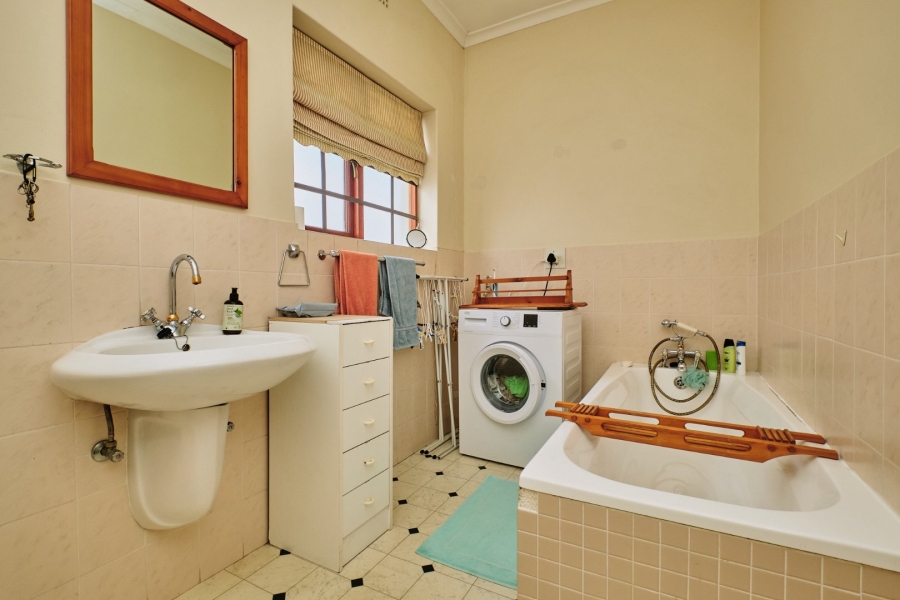 To Let 2 Bedroom Property for Rent in Wynberg Upper Western Cape